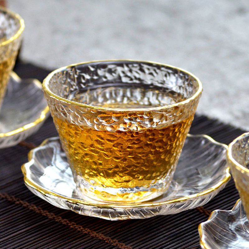 Coffee Tea Green - Gouden glazen theekop met gouden rand,