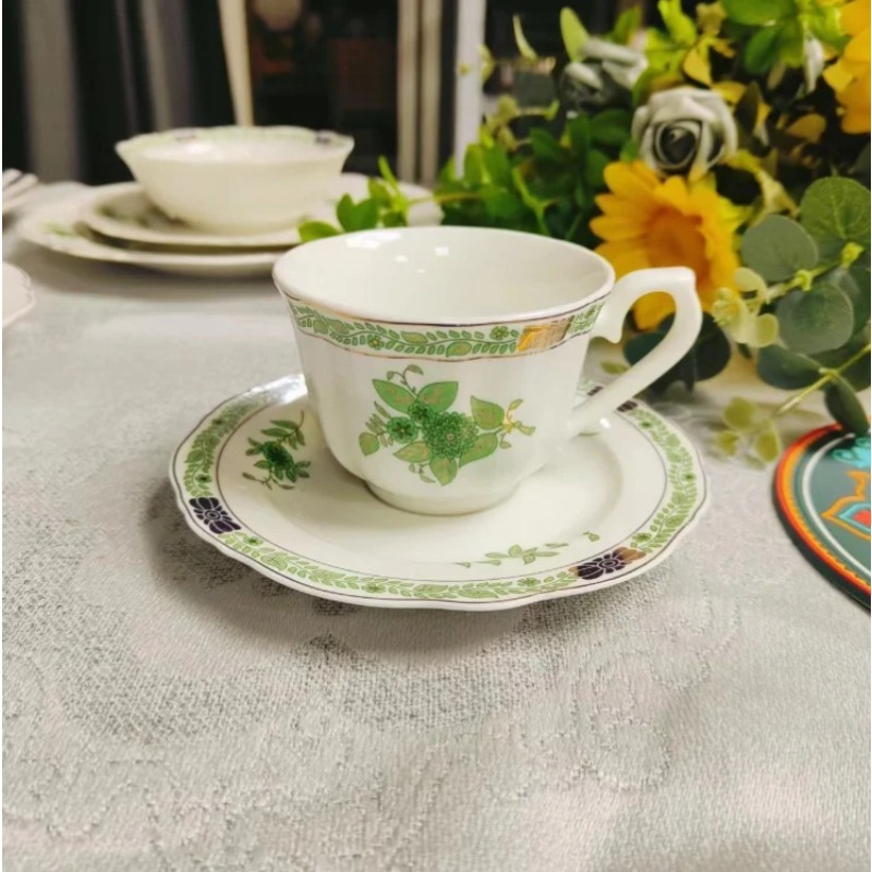 Coffee Tea Green - Vintage groene bloemmotief porseleinen theekopje &