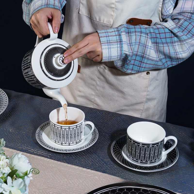 Eenvoudig theeservies in Europ - Coffee Tea Game recensie en prijs